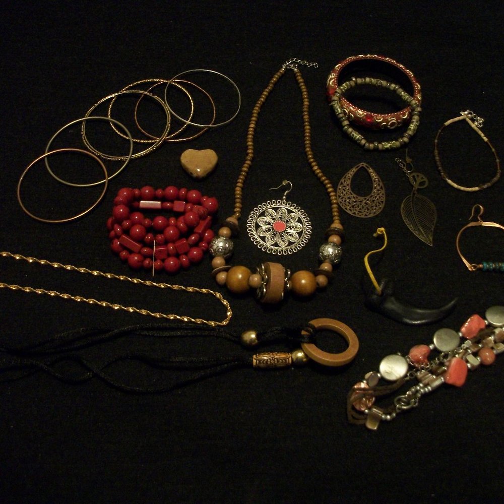 VINTAGE TRIBAL EXOTIC JEWELRY & PARTS PIECES 15